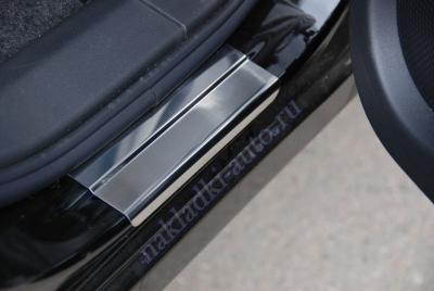 Накладки на пороги зад с надписью NISSAN QASHQAI