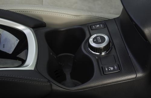 nissan-qashqai-2014-215-interior-13.jpg