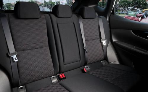 nissan-qashqai-2014-215-interior-45.jpg
