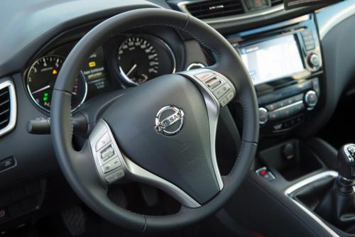 nissan-qashqai-2014-215-interior-03.jpg