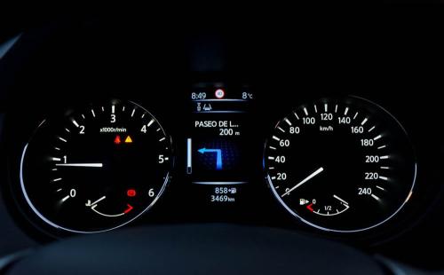 nissan-qashqai-2014-215-interior-86.jpg