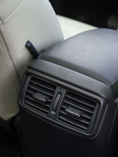 nissan-qashqai-2014-215-interior-06.jpg