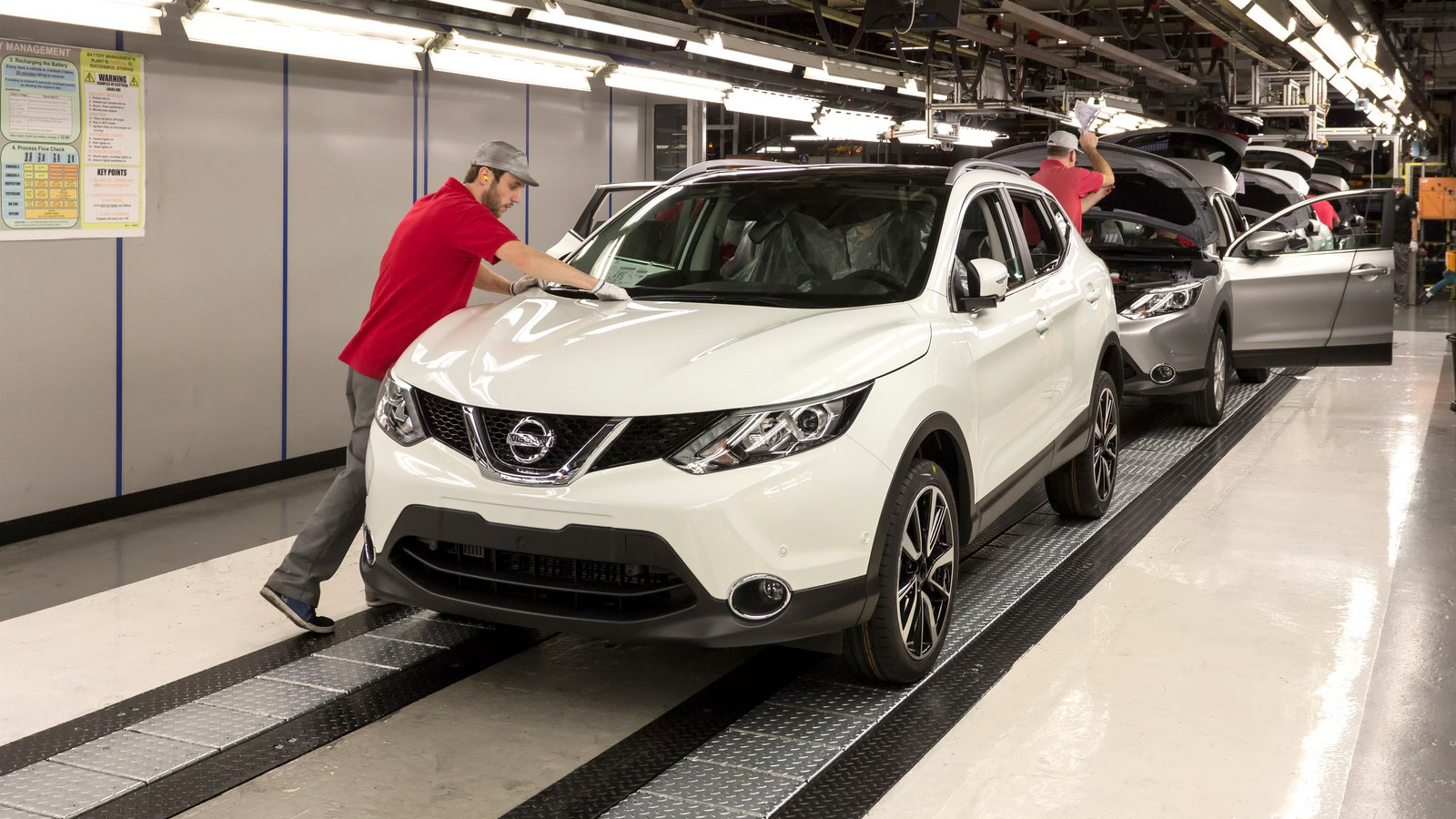 В 2016 на заводе Nissan начнут выпуск нового автомобиля