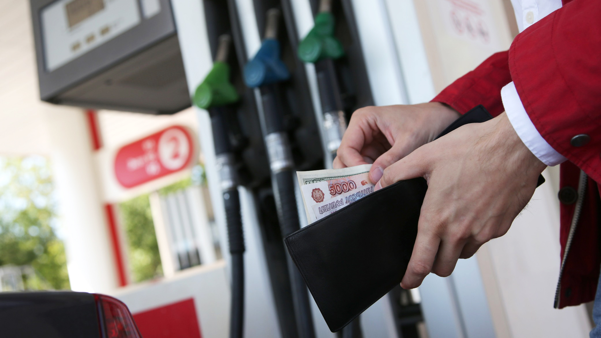 В новом году автомобилисты будут платить за топливо больше